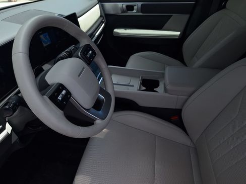 Used 2025 Hyundai Santa Fe SEL FWD image 10