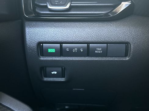 Used 2025 Nissan Sentra SV FWD image 25