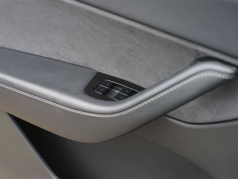 Used 2020 Tesla Model Y Long Range AWD/4WD image 28