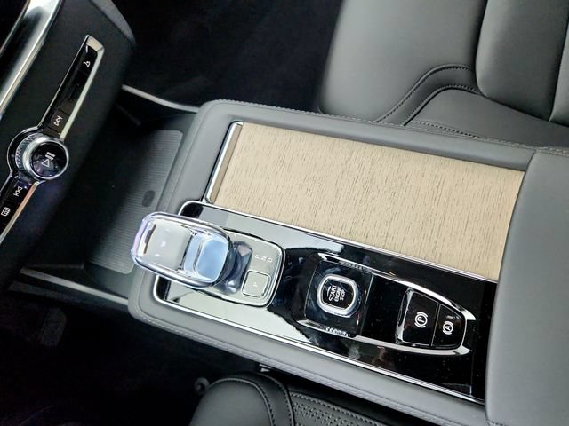 New 2026 Volvo XC90 B6 Plus w/ Protection Package Premier AWD/4WD image 21