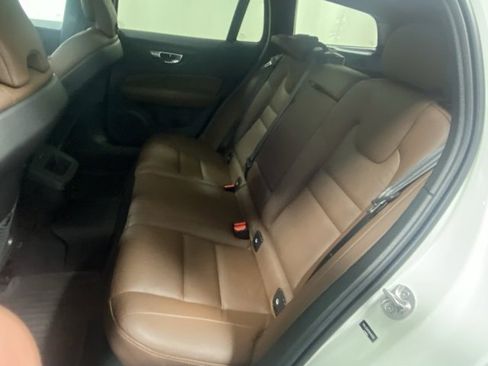 Used 2024 Volvo V60 B5 Cross Country Plus image 14
