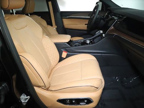 Used 2025 Jeep Grand Cherokee L Summit w/ Advanced Protech Group IV AWD/4WD image 40