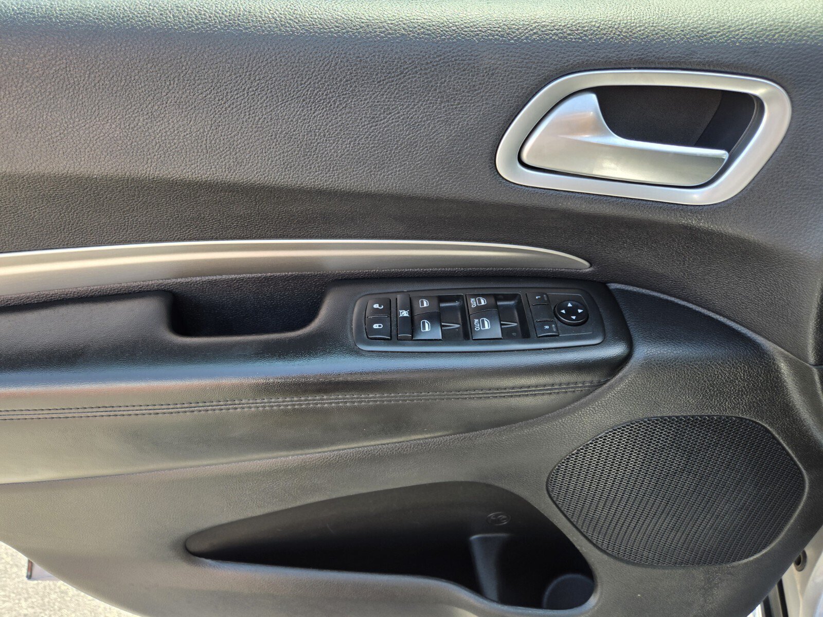 Used 2019 Dodge Durango SXT w/ 3rd Row Seating Group RWD image 15
