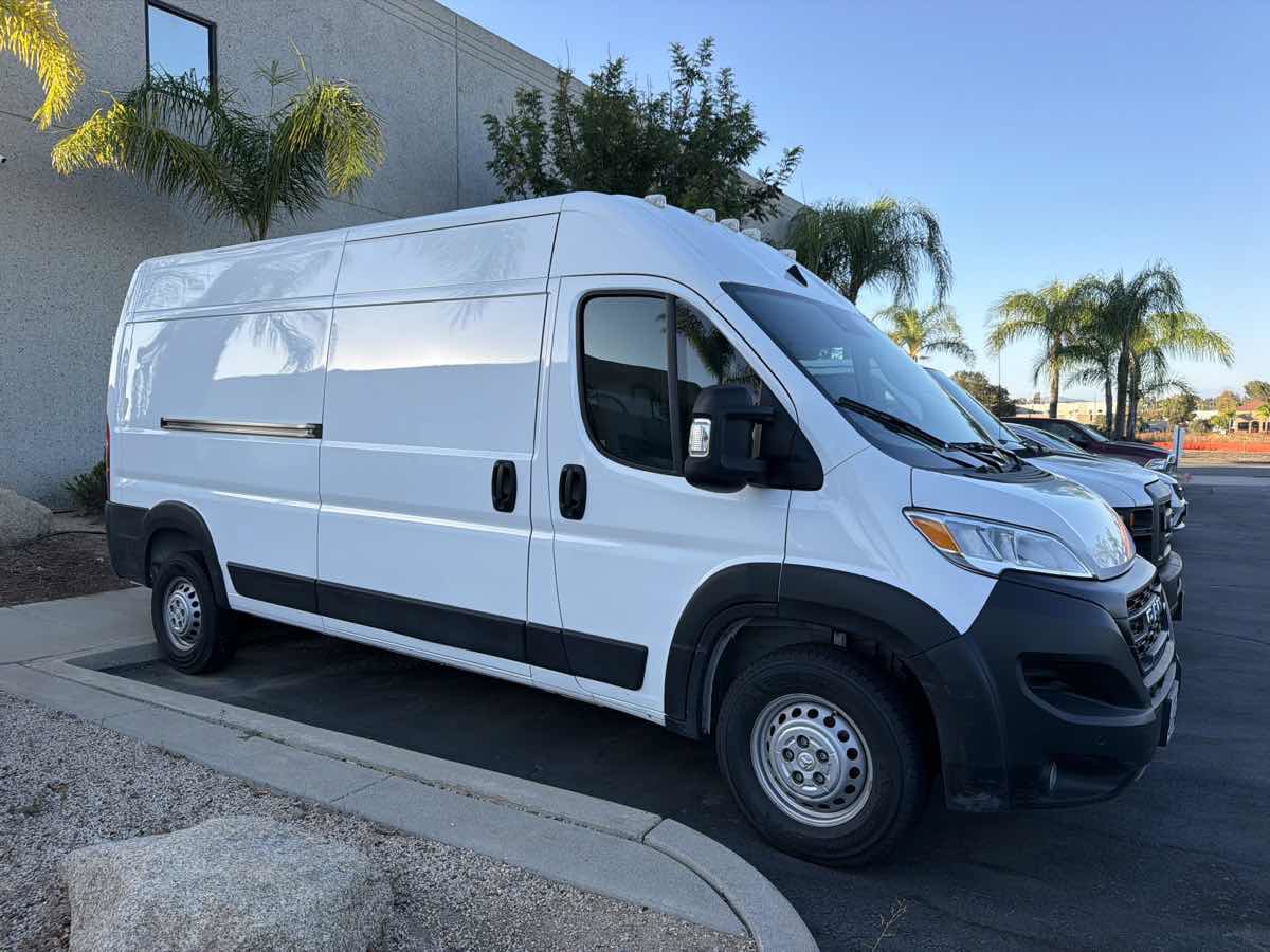 Used 2024 RAM ProMaster 2500 w/ Safety Group FWD image 2