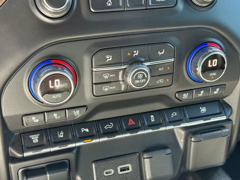 Used 2021 Chevrolet Silverado 2500 High Country AWD/4WD image 18