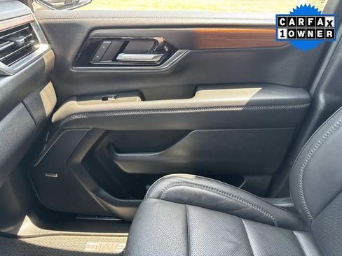 Used 2025 GMC Yukon Denali AWD/4WD image 28