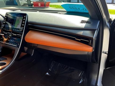 Used 2020 Toyota Avalon Limited image 25