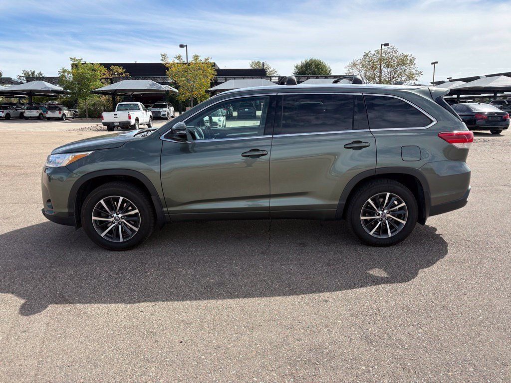 Used 2017 Toyota Highlander XLE AWD/4WD image 8