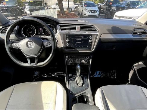 Used 2019 Volkswagen Tiguan SE w/ Panoramic Sunroof Package image 14
