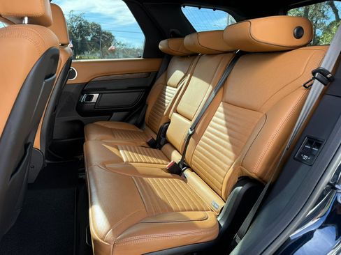 Used 2017 Land Rover Discovery HSE Luxury image 25