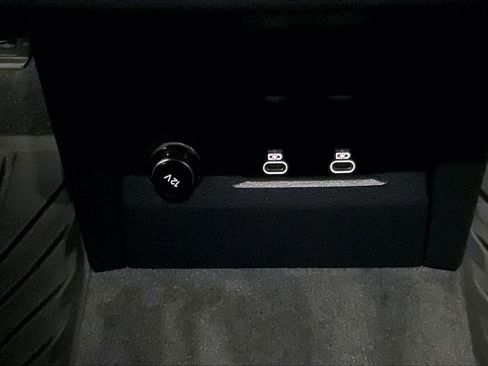 Used 2024 Audi Q8 e-tron Prestige w/ Prestige Package image 33