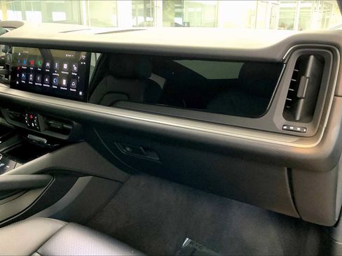 Used 2024 Porsche Cayenne image 51