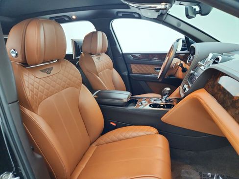 Used 2017 Bentley Bentayga AWD/4WD image 31