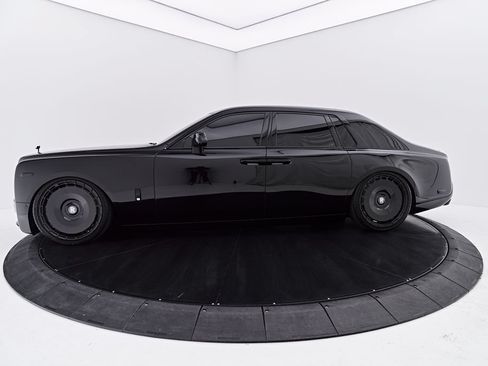 Used 2024 Rolls-Royce Phantom Sedan w/ The Phantom Package RWD image 11