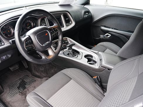 Used 2019 Dodge Challenger SXT w/ Blacktop Package image 8