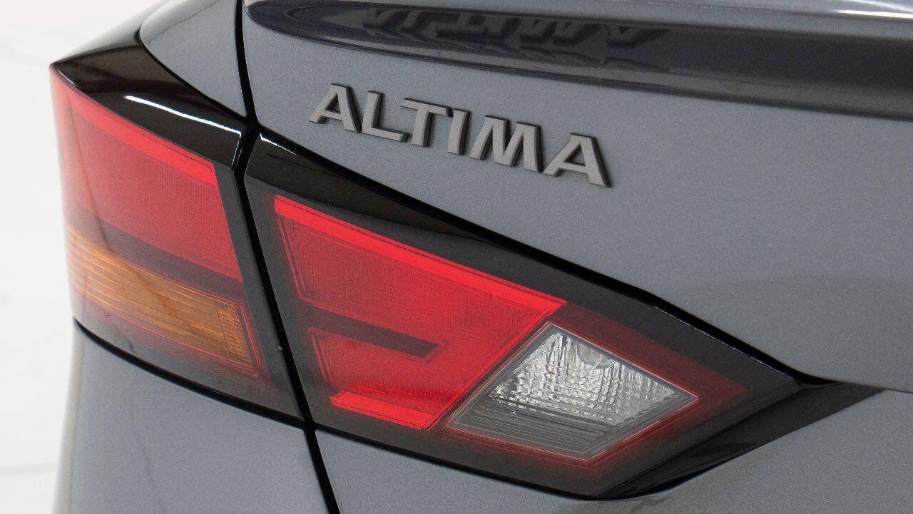 Used 2024 Nissan Altima 2.5 SR w/ SR Premium Package FWD image 16