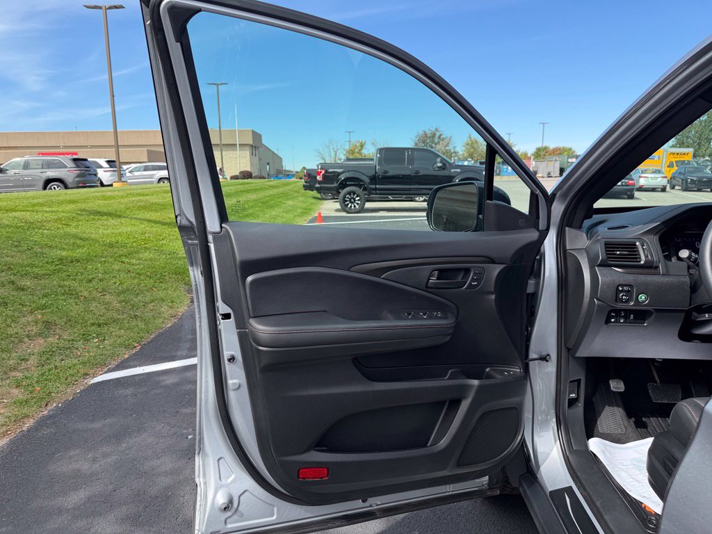 Used 2025 Honda Passport TrailSport image 22