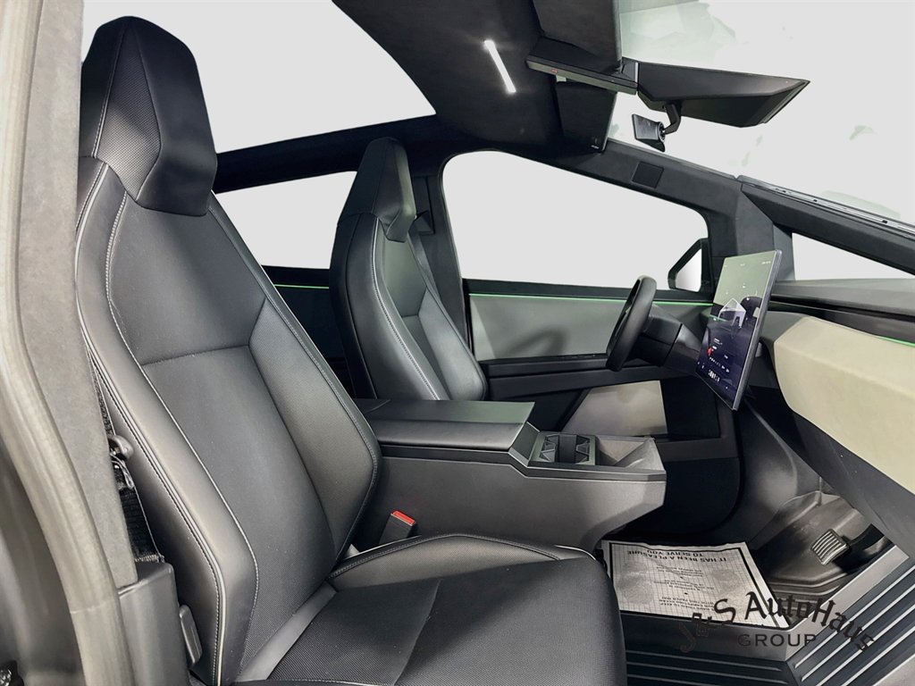 Used 2024 Tesla Cybertruck AWD Crew Cab image 36