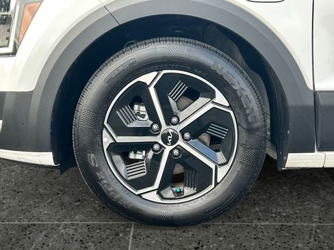 Used 2023 Kia Niro EX FWD image 5