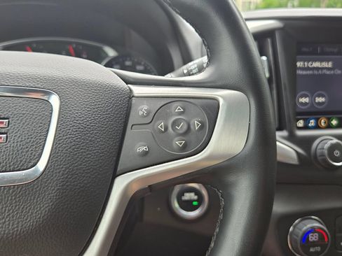 Used 2024 GMC Terrain SLT AWD/4WD image 32