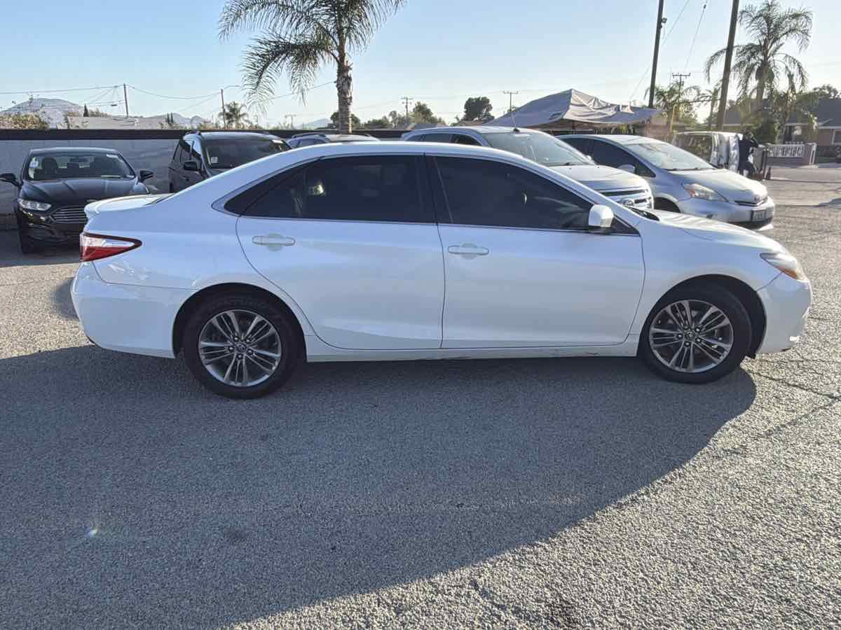 Used 2016 Toyota Camry SE FWD image 4