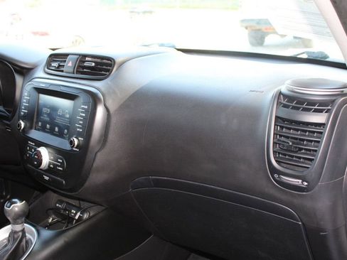 Used 2019 Kia Soul + image 23