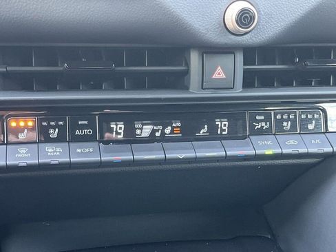 Used 2025 Toyota Crown Signia Limited image 5