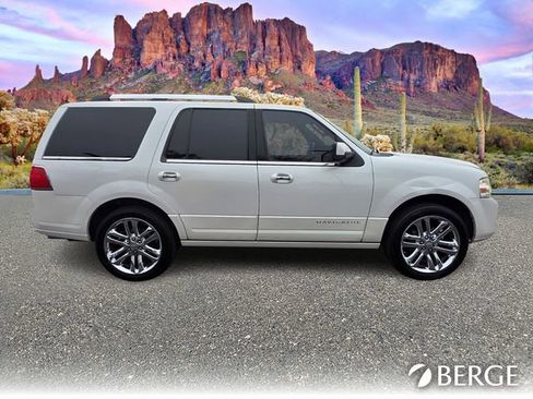 Used 2010 Lincoln Navigator 2WD image 8