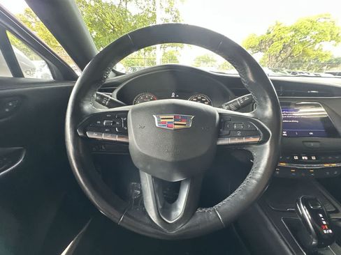 Used 2020 Cadillac XT4 Premium Luxury FWD image 15