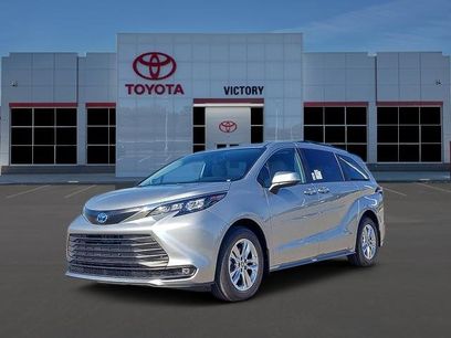 New 2025 Toyota Sienna XLE