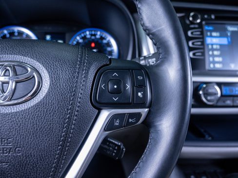 Used 2018 Toyota Highlander XLE image 24