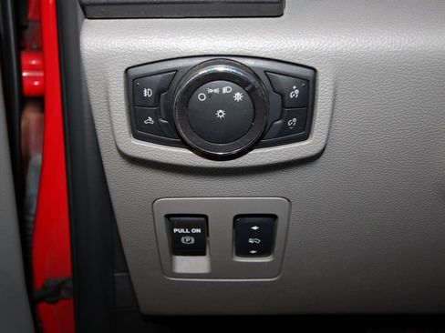 Used 2018 Ford F150 XLT w/ Equipment Group 302A Luxury AWD/4WD image 9