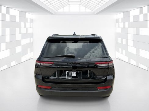 Used 2025 Jeep Grand Cherokee Limited w/ Black Appearance Package RWD image 6