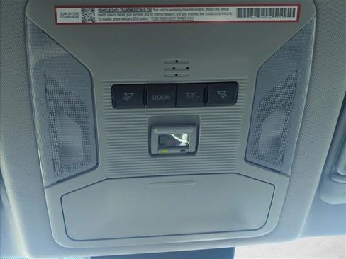 Used 2025 Toyota RAV4 XLE AWD/4WD image 21