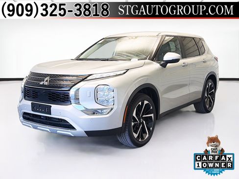 Used 2024 Mitsubishi Outlander SE image 1