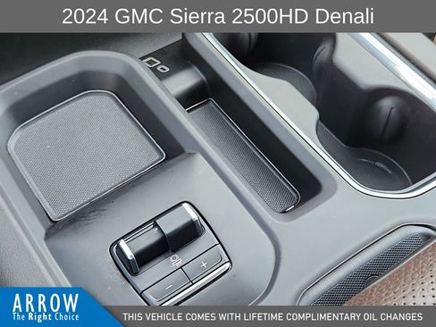 Used 2024 GMC Sierra 2500 Denali w/ Technology Package image 28