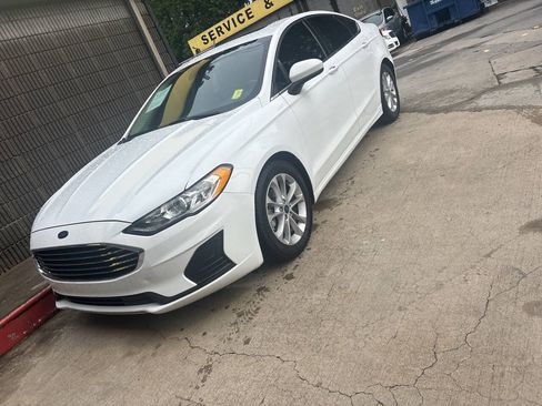 Used 2020 Ford Fusion SE FWD image 2