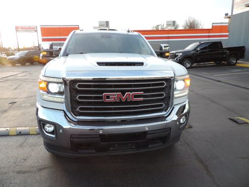 Used 2019 GMC Sierra 3500 SLT w/ Duramax Plus Package image 4