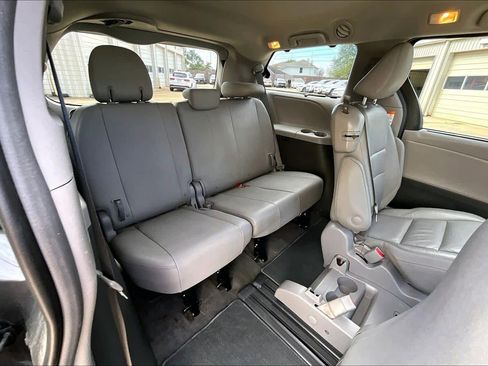 Used 2018 Toyota Sienna XLE Premium image 19