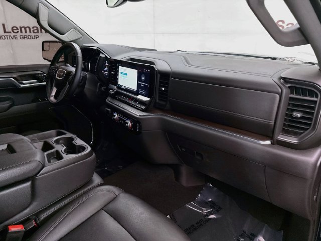Used 2024 GMC Sierra 1500 SLT AWD/4WD image 30