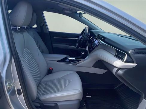 Used 2020 Toyota Camry SE image 11