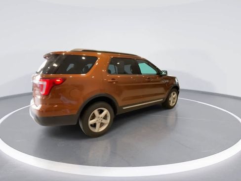 Used 2017 Ford Explorer XLT w/ Equipment Group 202A AWD/4WD image 8