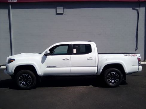 Used 2023 Toyota Tacoma TRD Sport image 14