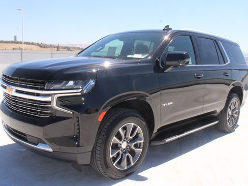 Used 2021 Chevrolet Tahoe LT w/ LT Signature Package RWD image 6