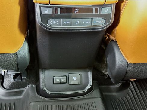 Used 2023 Toyota Highlander Platinum image 40