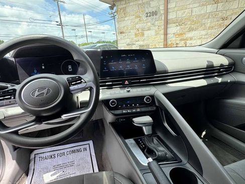 Used 2024 Hyundai Elantra SEL FWD image 8