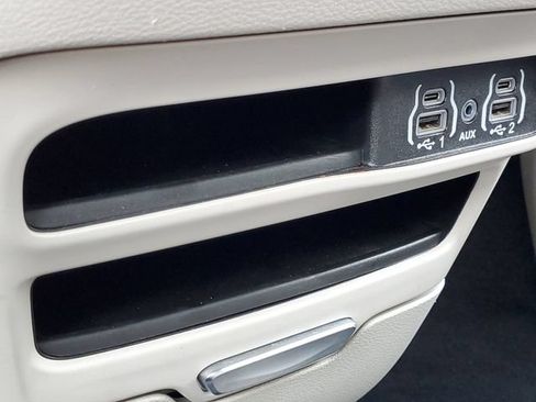 Used 2024 Chrysler Pacifica Touring-L FWD image 23