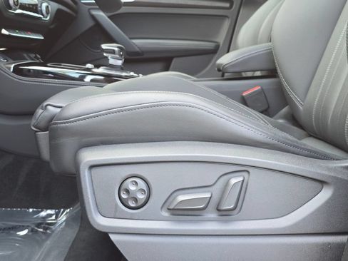 Used 2024 Audi Q5 e Premium Plus w/ Premium Plus Package AWD/4WD image 32