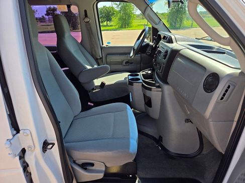 Used 2011 Ford E-150 and Econoline 150 Wagon RWD image 9