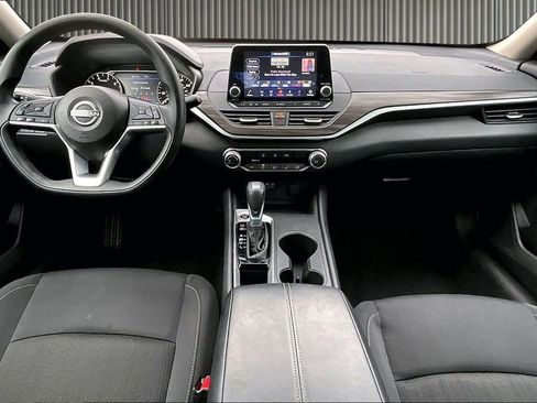 Used 2025 Nissan Altima 2.5 SV FWD image 16